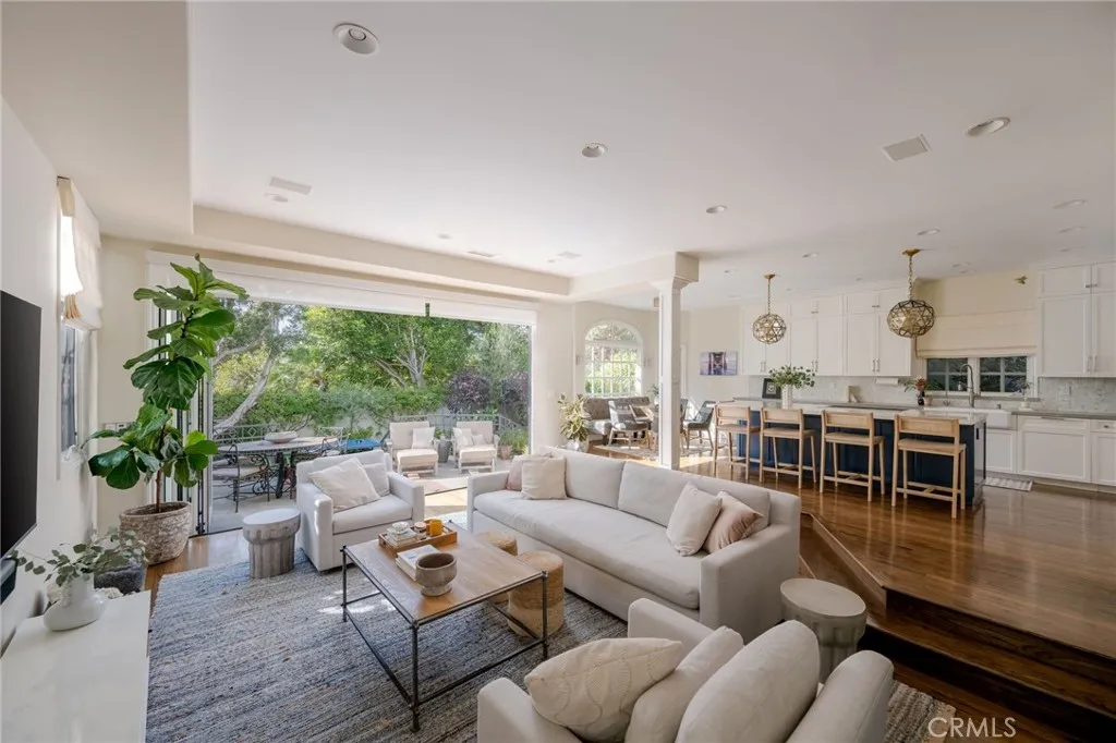 2001 Agnes Rd, Manhattan Beach, California 90266 home-pic-1