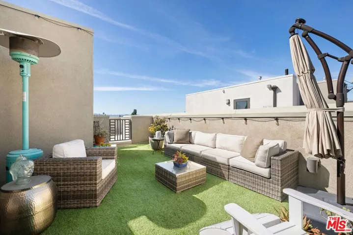 13151 Victory Boulevard, Van Nuys, California 91401