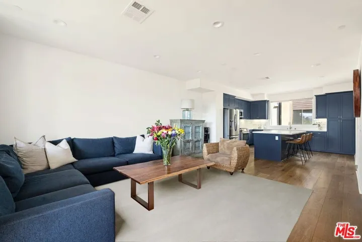 13151 Victory Boulevard, Van Nuys, California 91401