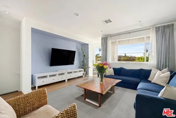 13151 Victory Boulevard, Van Nuys, California 91401
