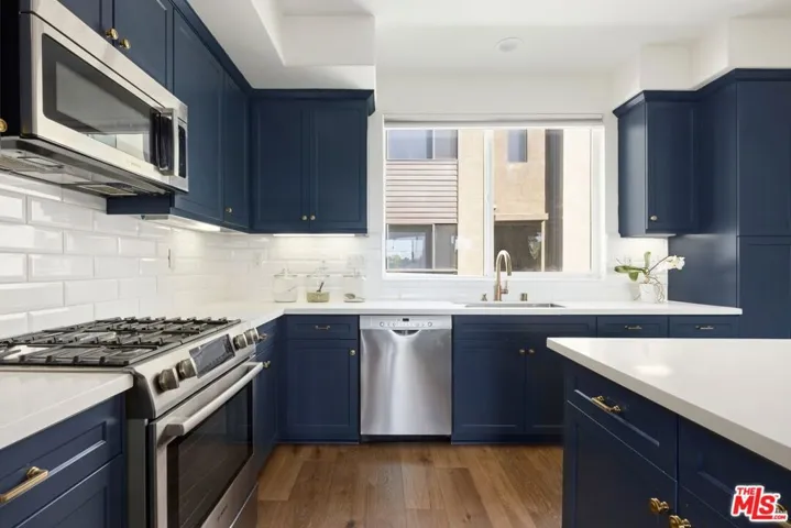 13151 Victory Boulevard, Van Nuys, California 91401