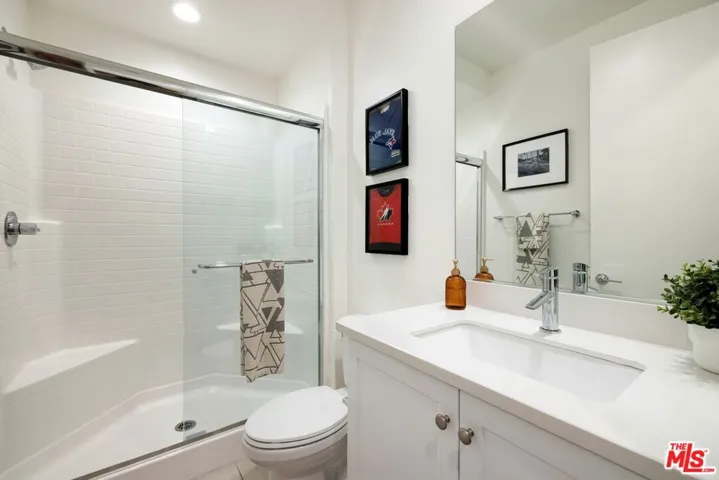 13151 Victory Boulevard, Van Nuys, California 91401