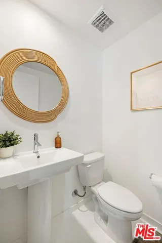 13151 Victory Boulevard, Van Nuys, California 91401
