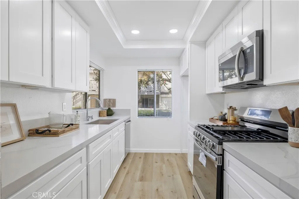 92 Clearbrook, Irvine, California 92614 home-pic-2