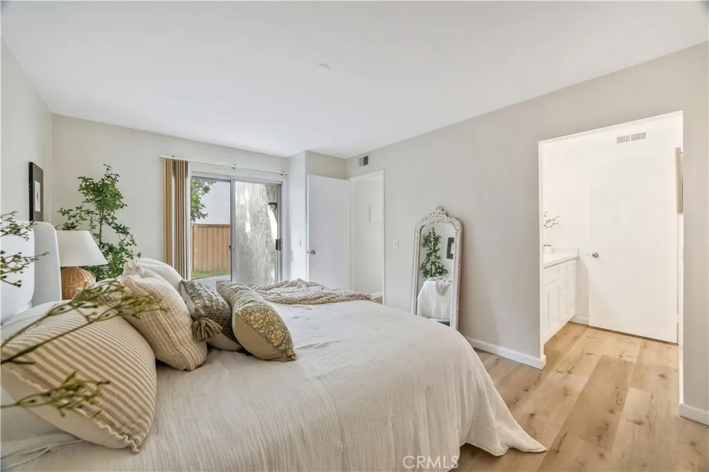 92 Clearbrook, Irvine, California 92614 home-pic-3