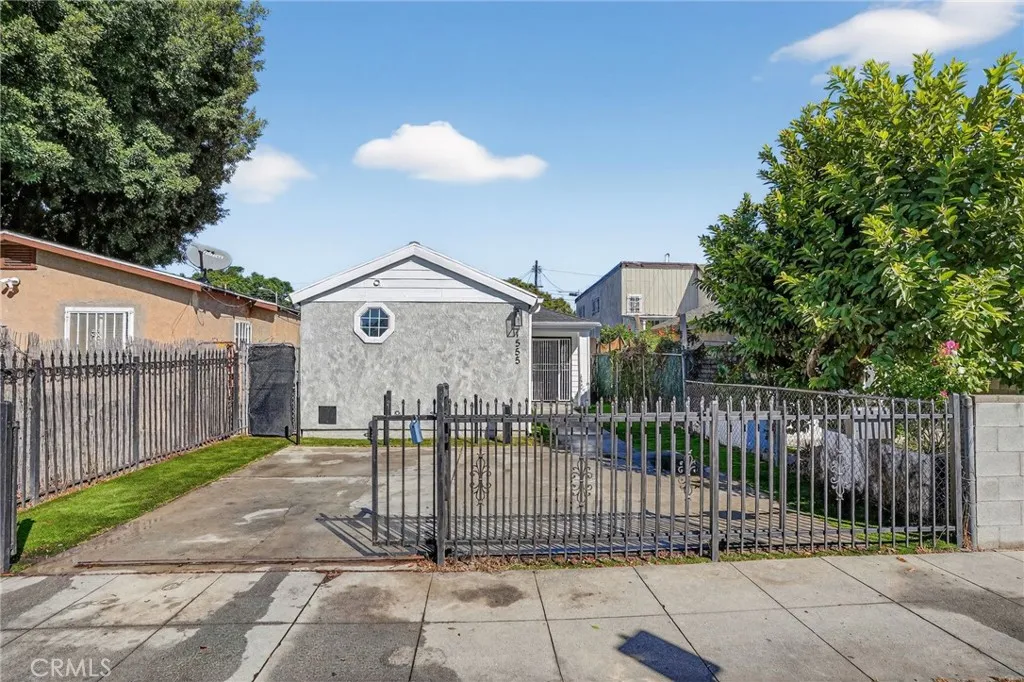 1555 W 59th, Los Angeles, California 90047 home-pic-1