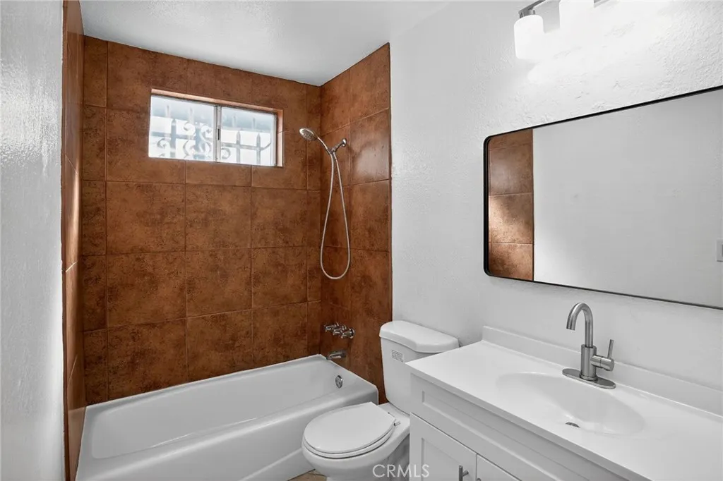 1555 W 59th, Los Angeles, California 90047 home-pic-12