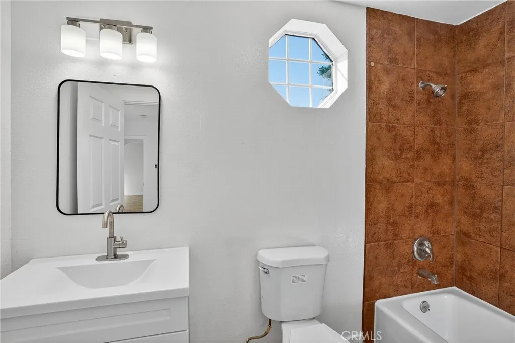 1555 W 59th, Los Angeles, California 90047 home-pic-14