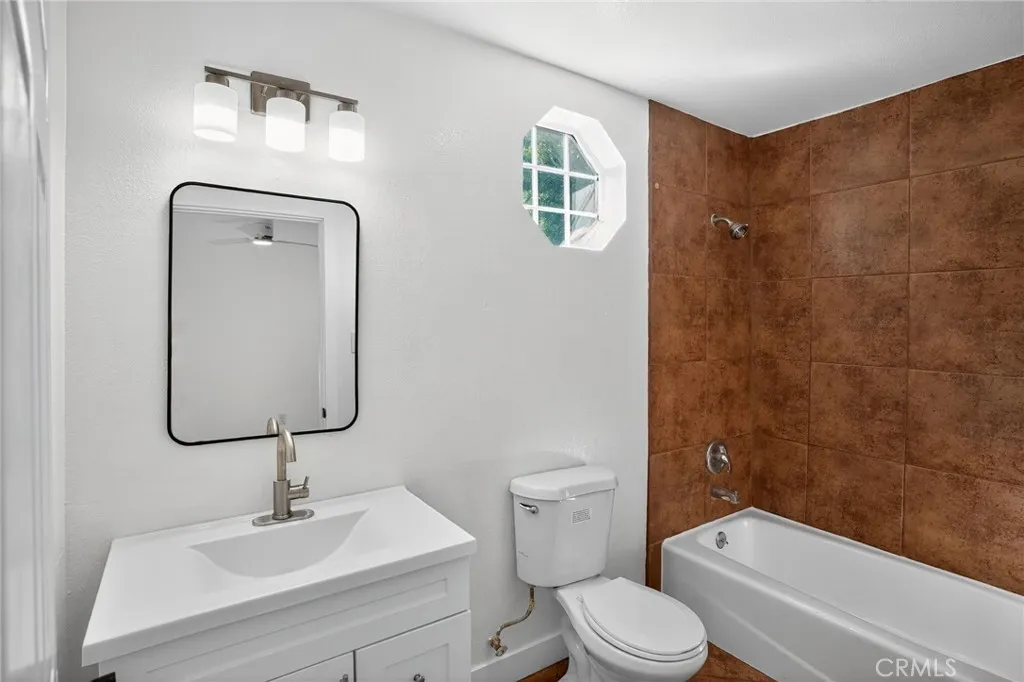 1555 W 59th, Los Angeles, California 90047 home-pic-15