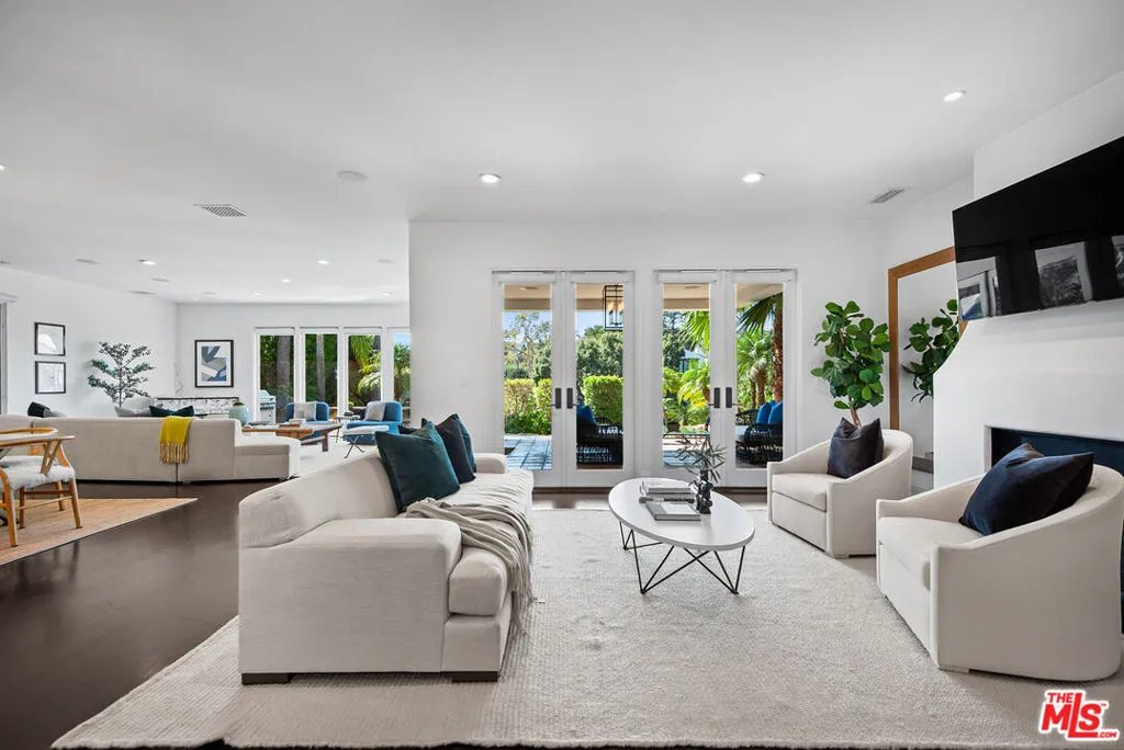 9928 Toluca Lake Avenue, Toluca Lake, California 91602 home-pic-8