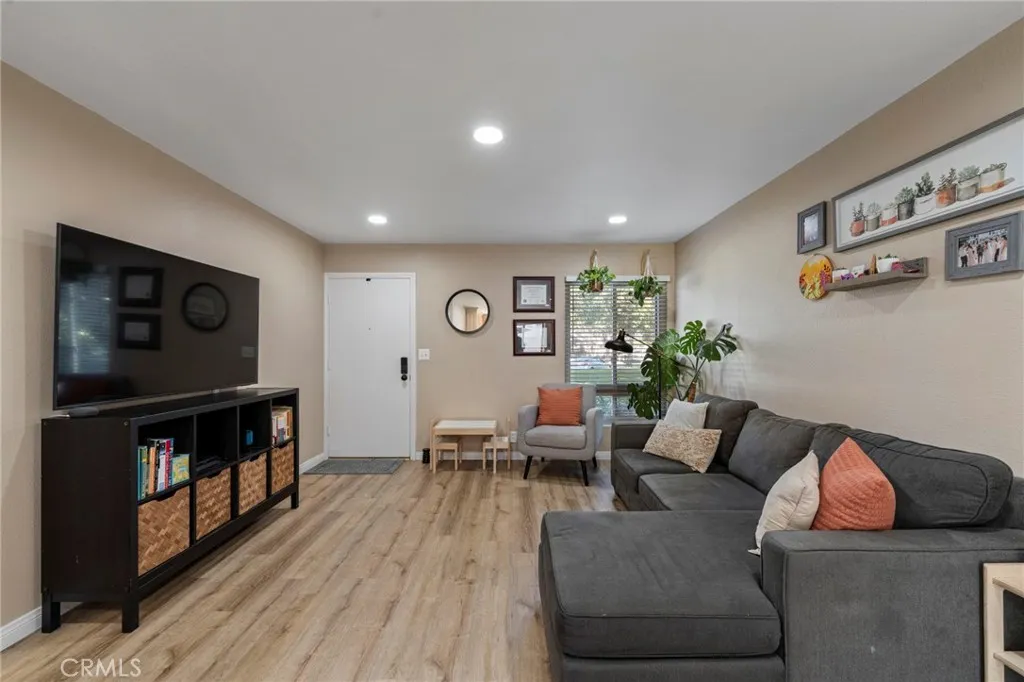 3029 N Cottonwood Street 12, Orange, California 92865 home-pic-5