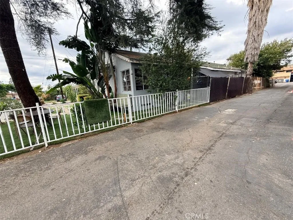 1443 1443 Laurel, Pomona, California 91768 home-pic-4