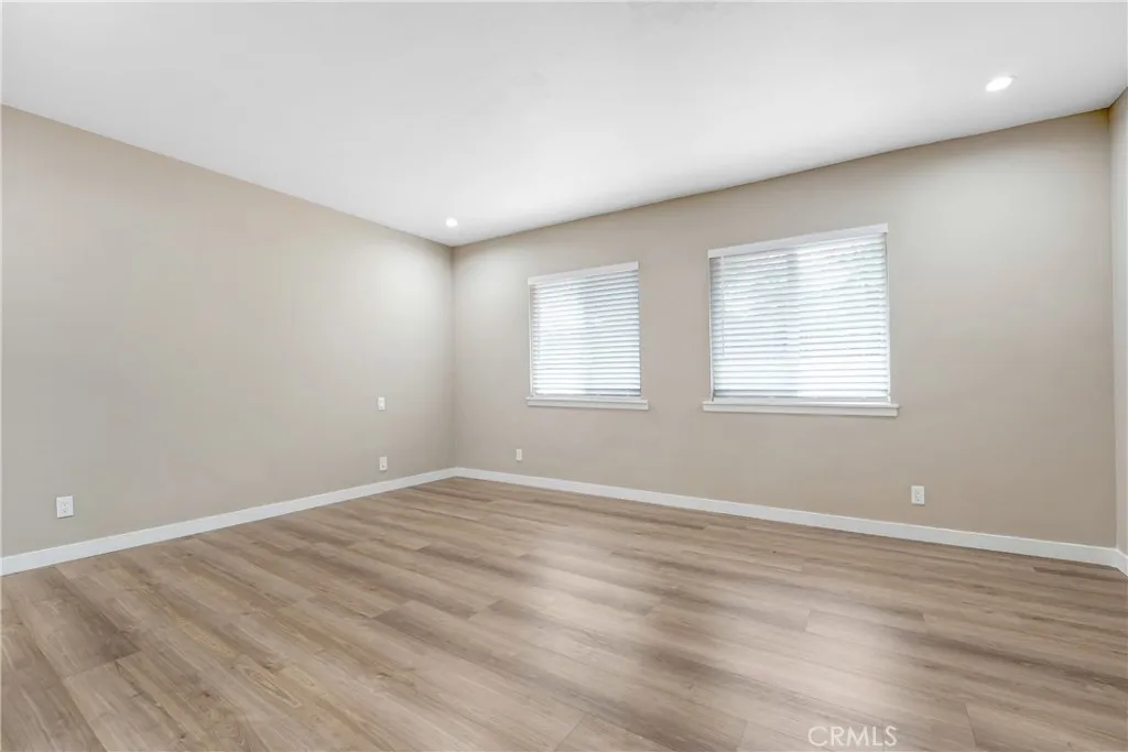 1130 W Avenue S S, Palmdale, California 93551 home-pic-11