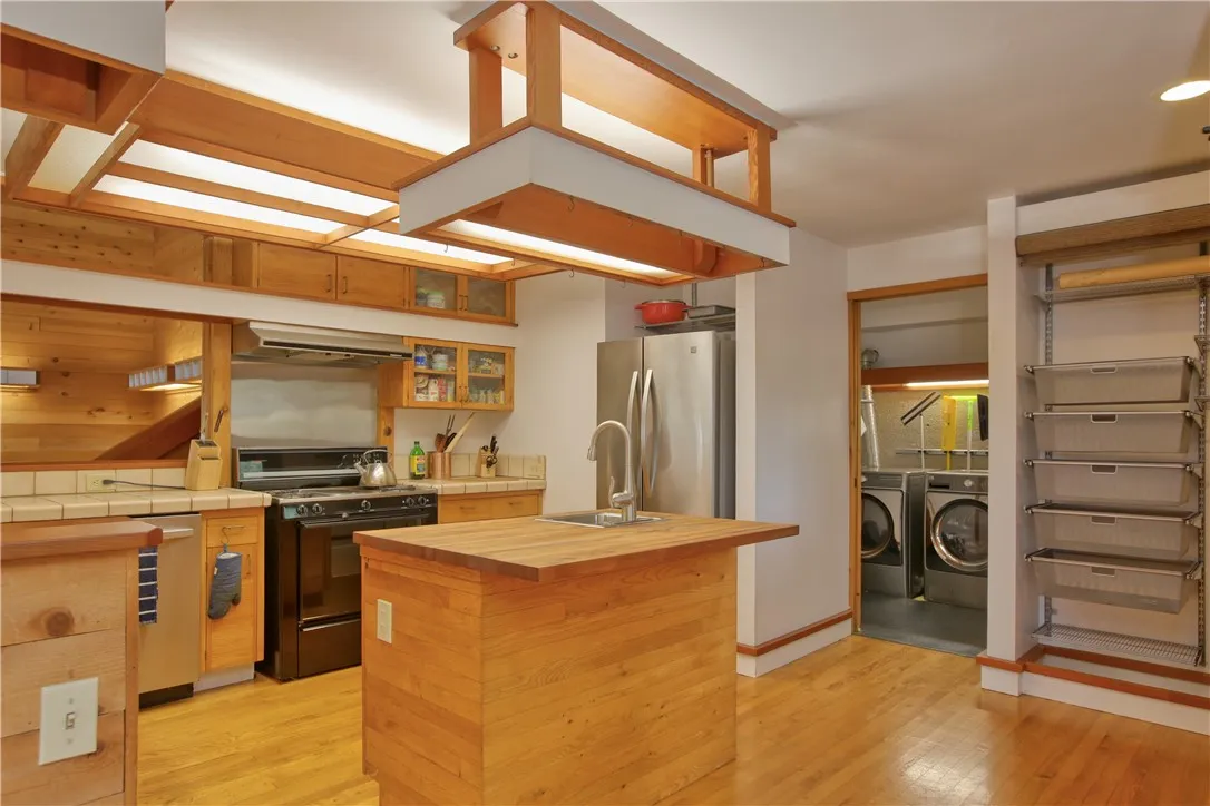 1021 Hillcrest, Cambria, California 93428 home-pic-18