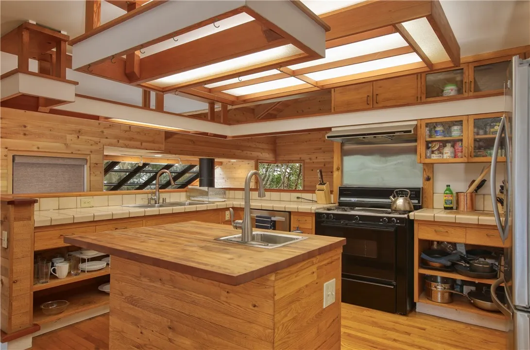1021 Hillcrest, Cambria, California 93428 home-pic-17