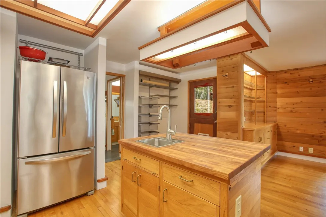 1021 Hillcrest, Cambria, California 93428 home-pic-19