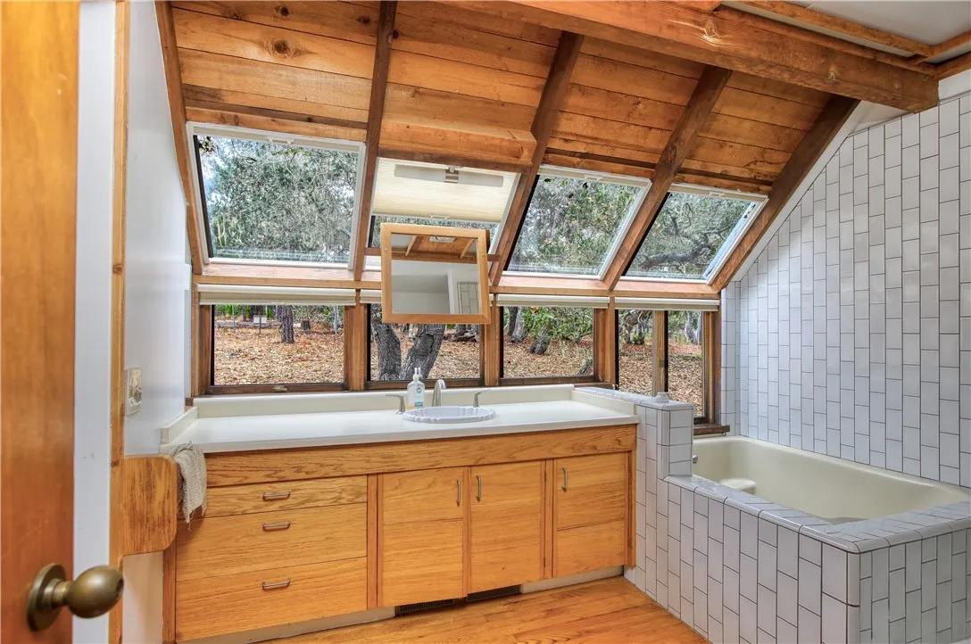 1021 Hillcrest, Cambria, California 93428 home-pic-28