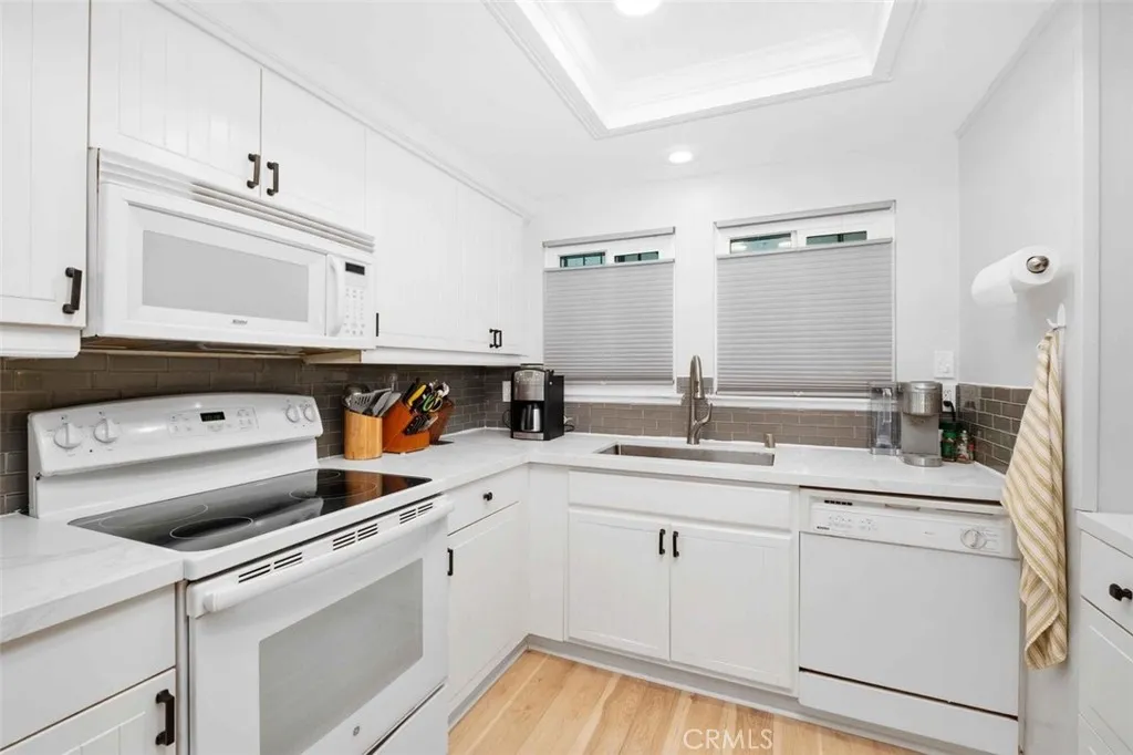 2118 Via Puerta home-pic-15