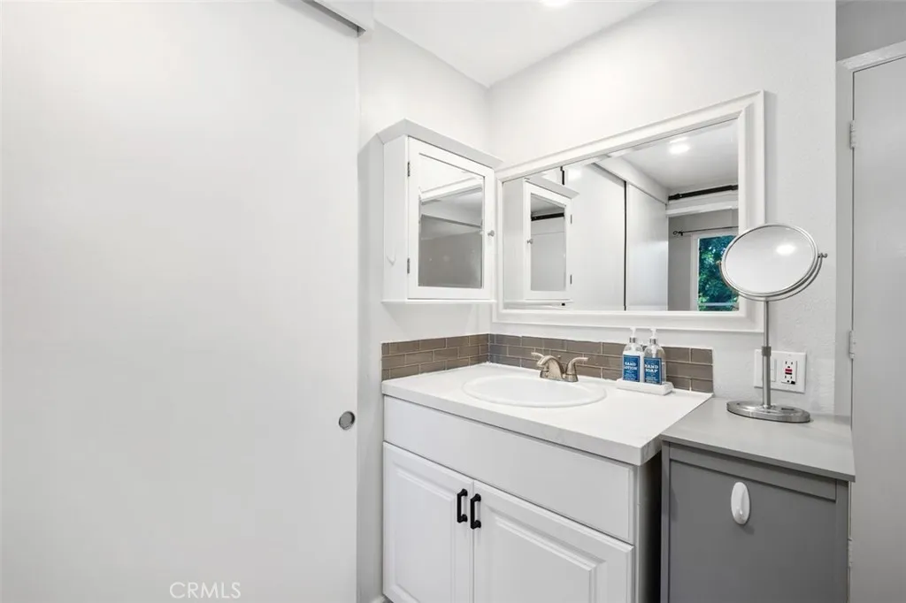 2118 Via Puerta home-pic-25
