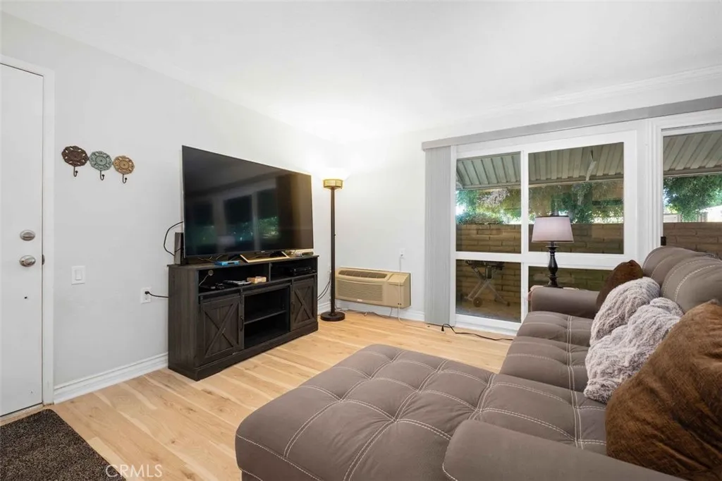 2118 Via Puerta home-pic-10