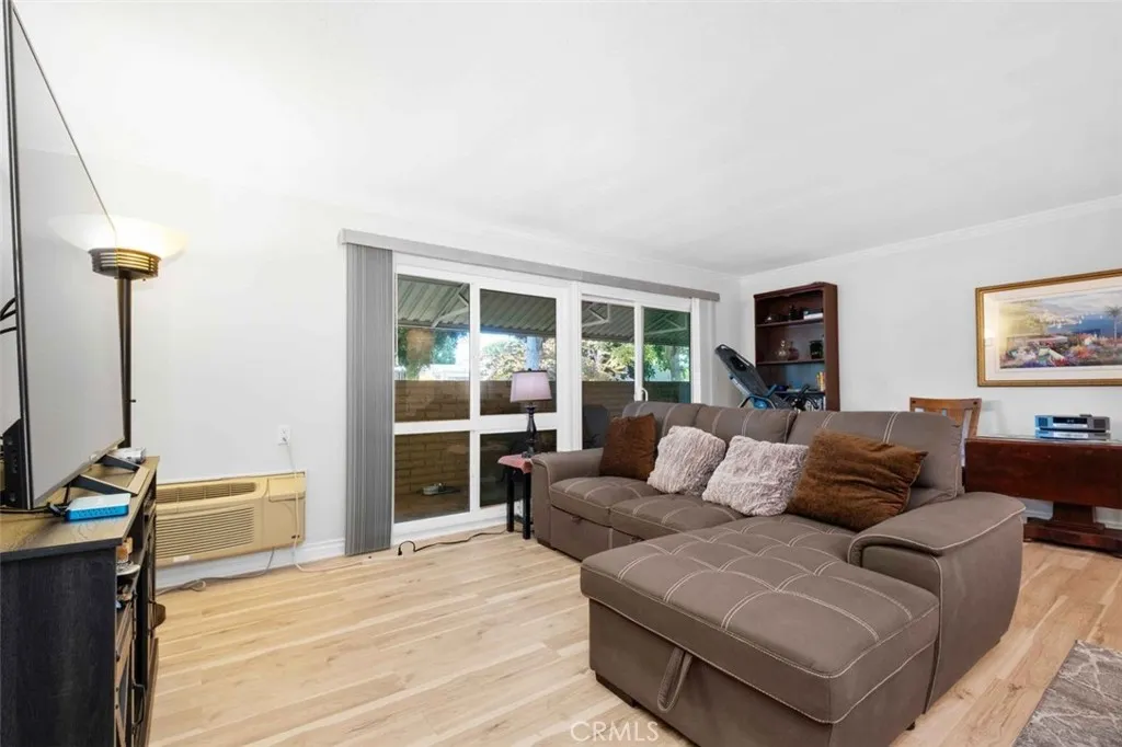 2118 Via Puerta home-pic-11