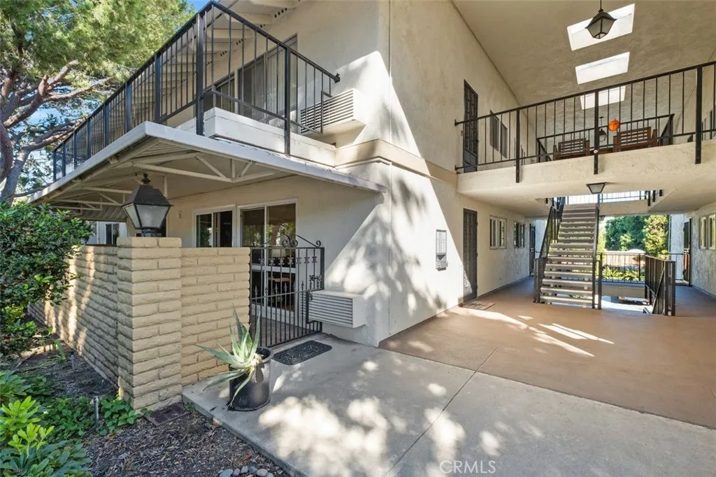 2118 Via Puerta home-pic-4