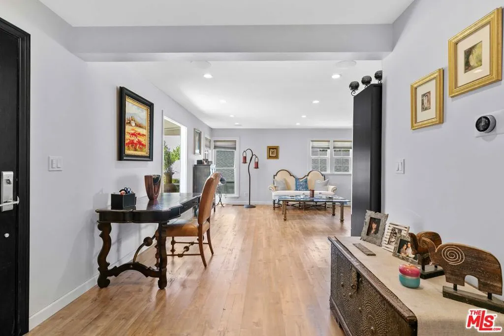 6911 Valmont Street, Tujunga, California 91042 home-pic-9