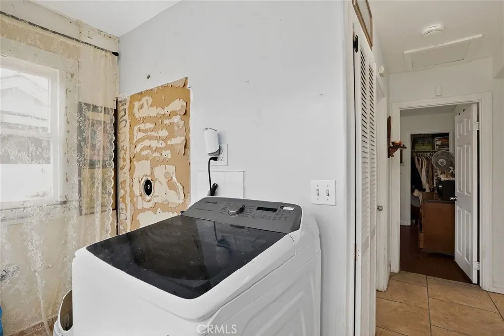 1053 E Hellman Street, Long Beach, California 90813 home-pic-18