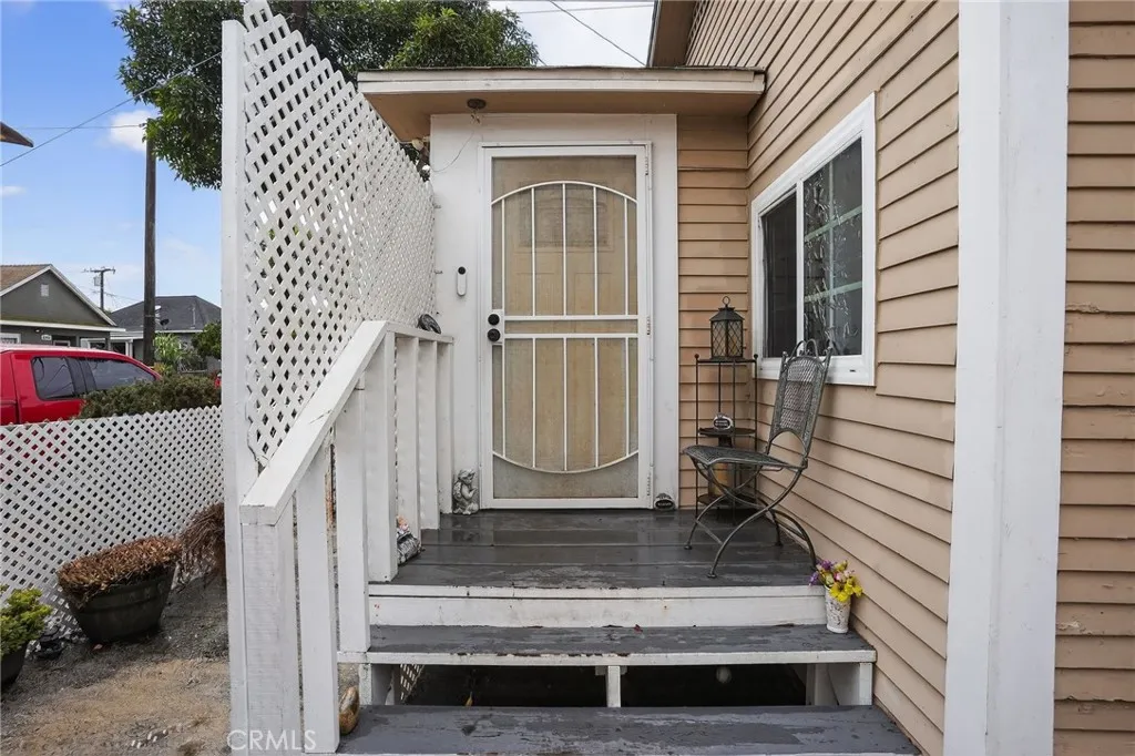 1053 E Hellman Street, Long Beach, California 90813 home-pic-2