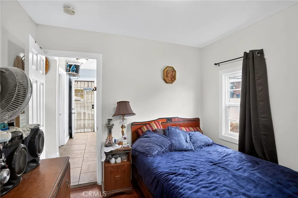 1053 E Hellman Street, Long Beach, California 90813 home-pic-15