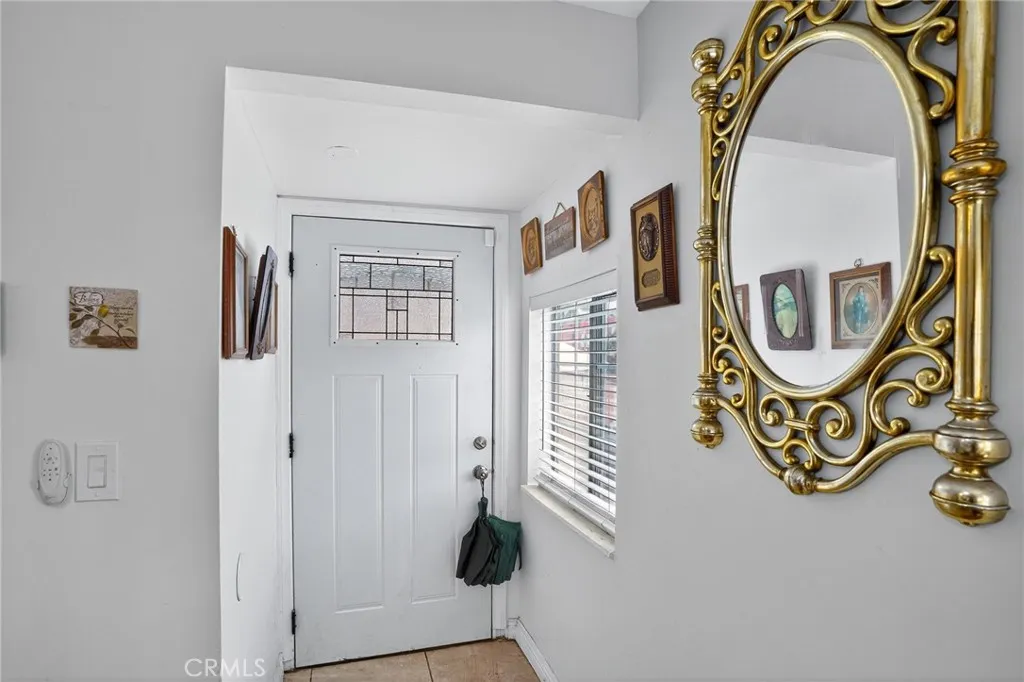 1053 E Hellman Street, Long Beach, California 90813 home-pic-4