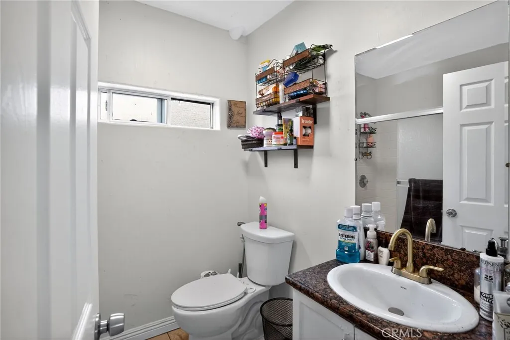 1053 E Hellman Street, Long Beach, California 90813 home-pic-16