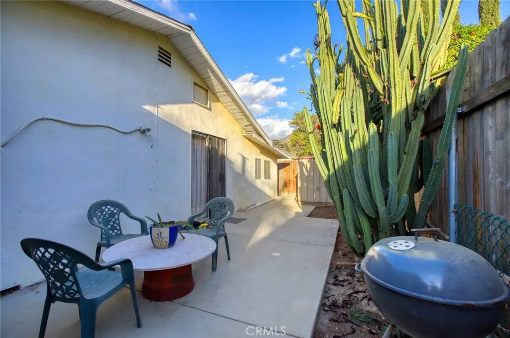 11034 Scoville Avenue, Sunland, California 91040 home-pic-19