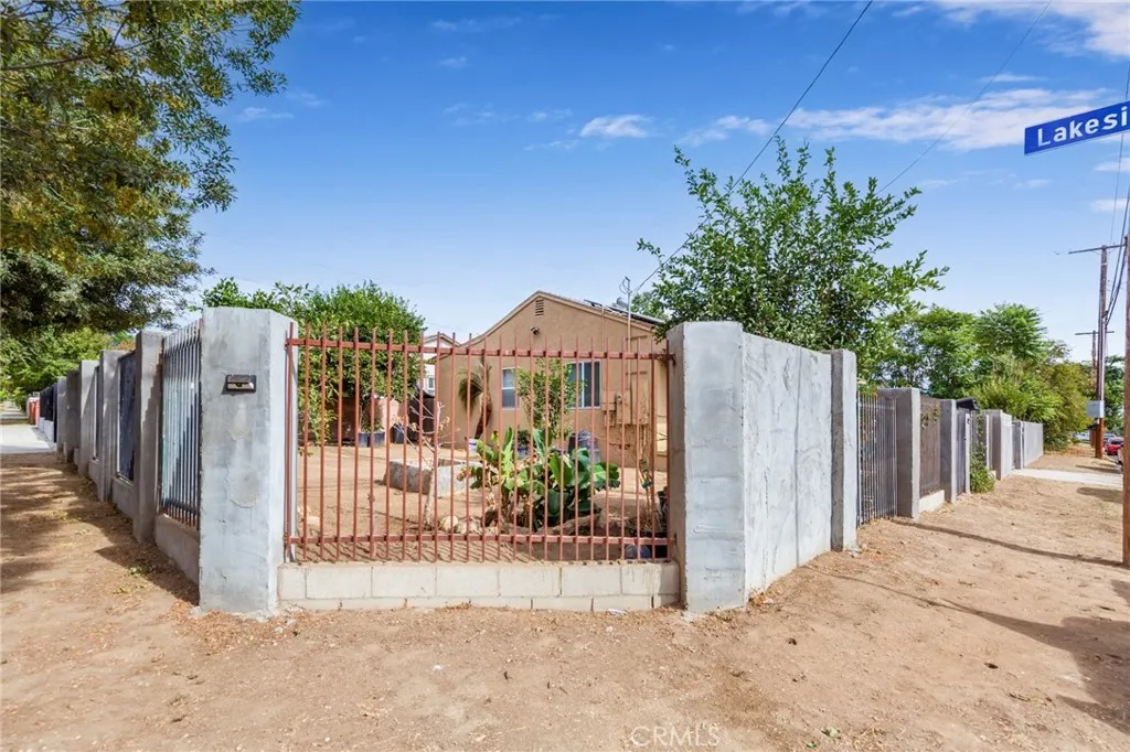 14758 Lakeside Street, Sylmar, California 91342 home-pic-0