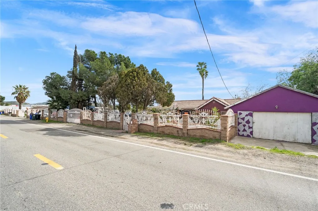 19597 Jurupa Avenue, Bloomington, California 92316 home-pic-1