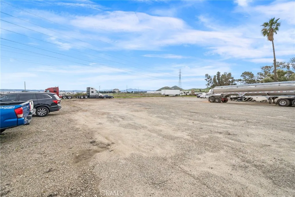 19597 Jurupa Avenue, Bloomington, California 92316 home-pic-33