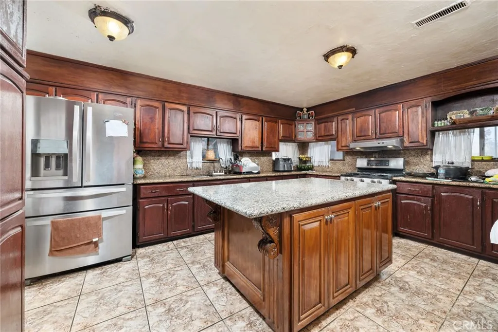 19597 Jurupa Avenue, Bloomington, California 92316 home-pic-18