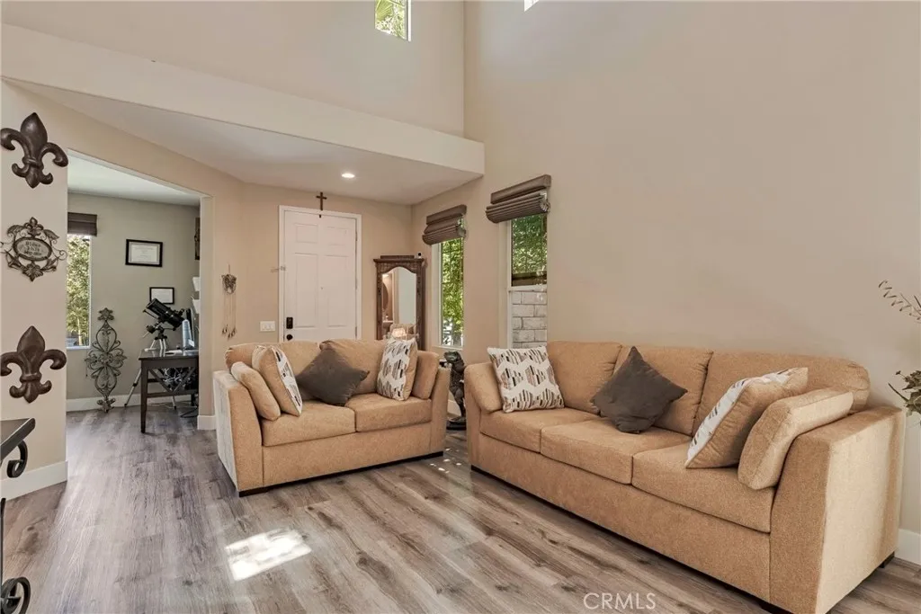 19639 Ellis Henry, Newhall, California 91321 home-pic-19