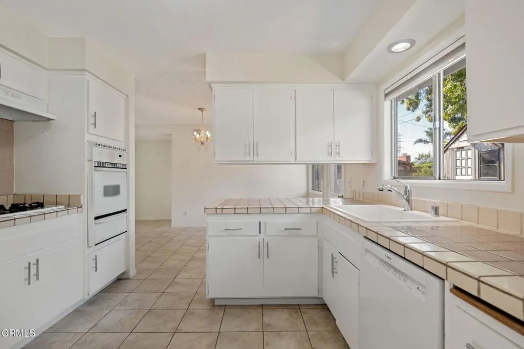 143 Taft Avenue, Ventura, California 93003 home-pic-11