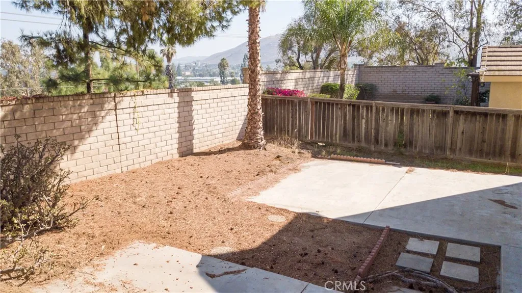 323 Camden Court, Corona, California 92879 home-pic-36