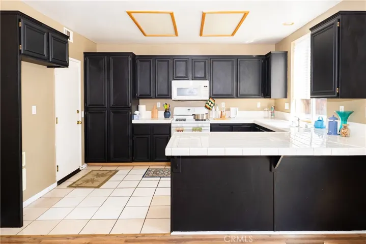 323 Camden Court, Corona, California 92879