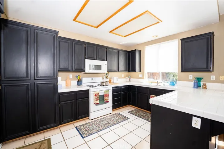 323 Camden Court, Corona, California 92879