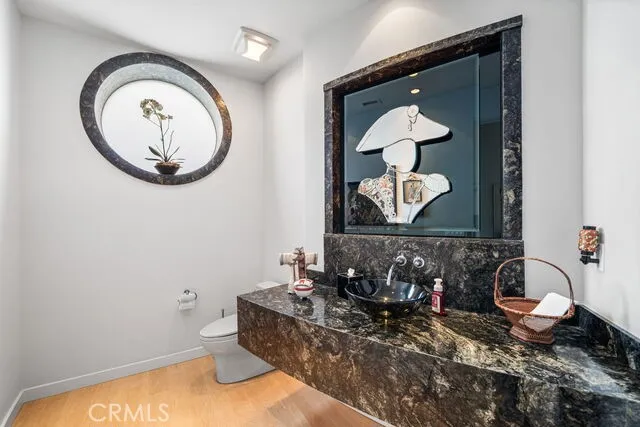 Powder bathroom off main level entry