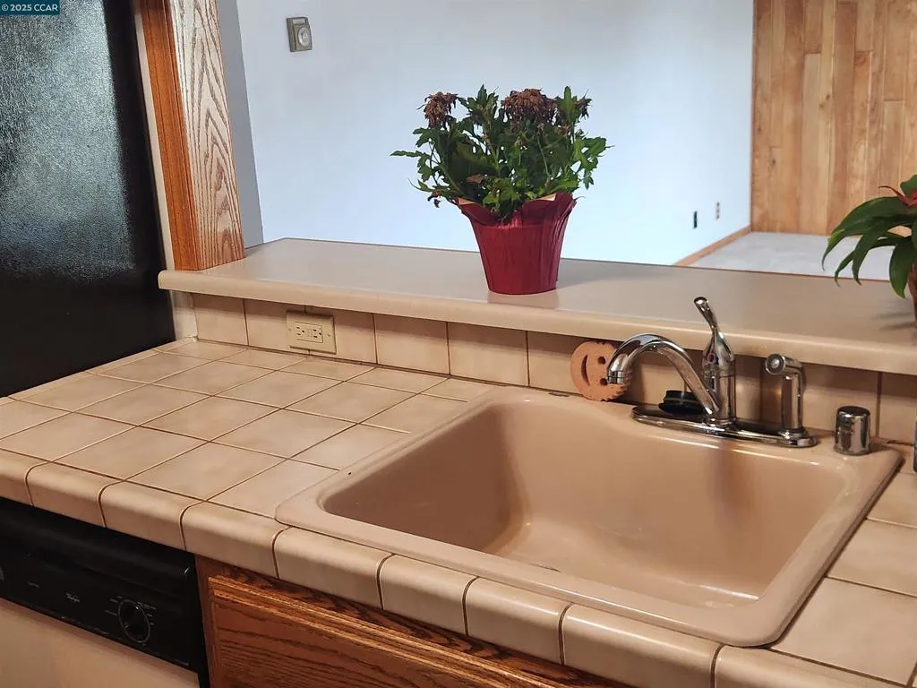 21109 Gary Dr 303, Hayward, California 94546 home-pic-11