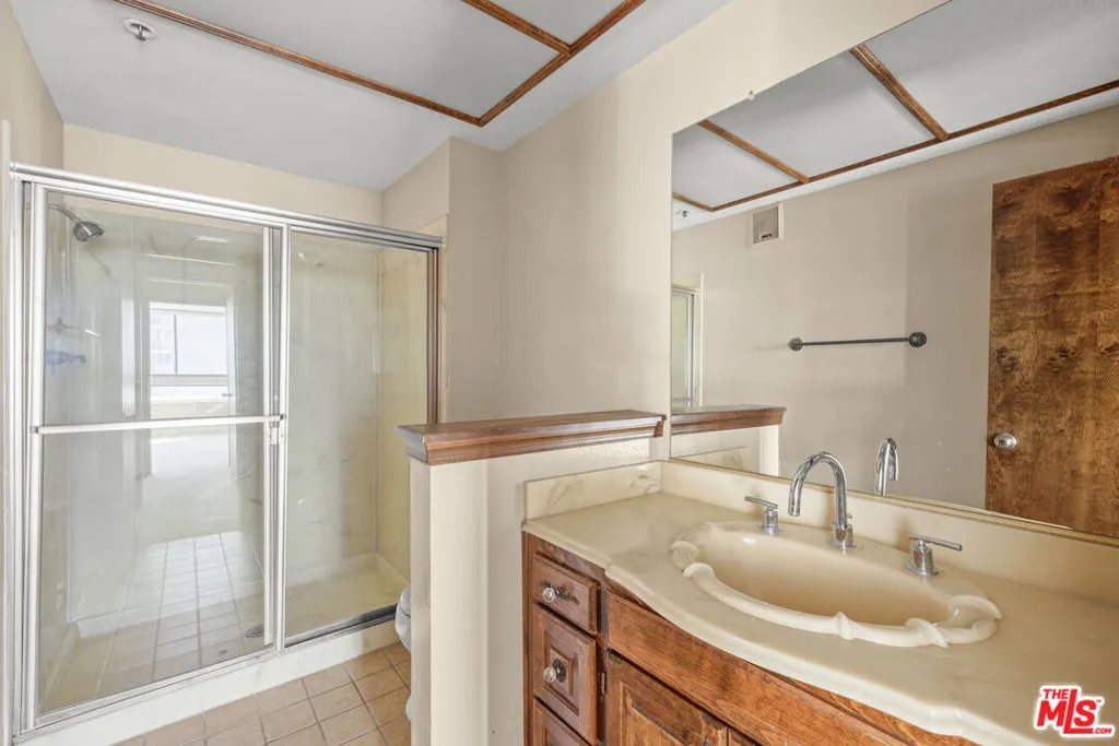 880 W 1st St 304, Los Angeles, California 90012 home-pic-24