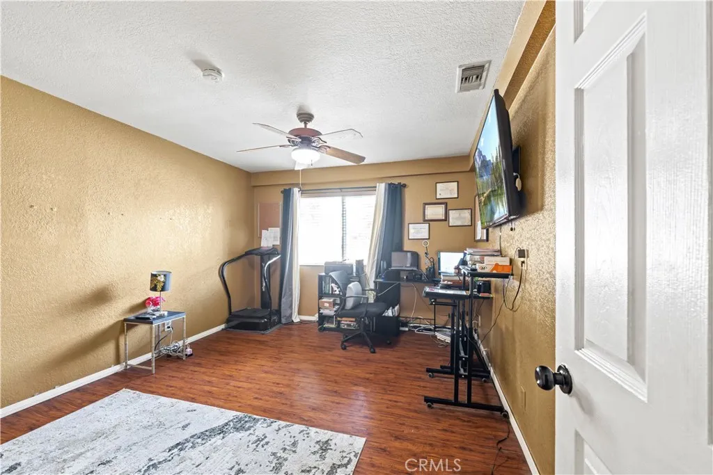 6552 Farmington Drive, Riverside, California 92504 home-pic-33