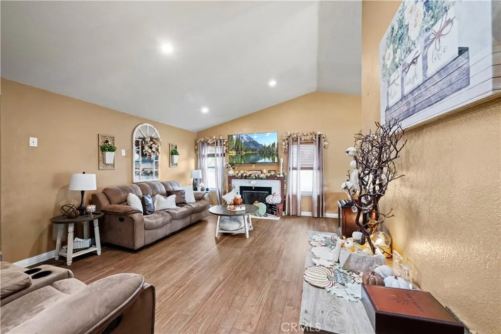 6552 Farmington Drive, Riverside, California 92504 home-pic-18