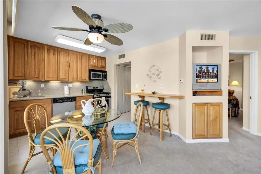 1555 N Chaparral Road 323, Palm Springs, California 92262 home-pic-9