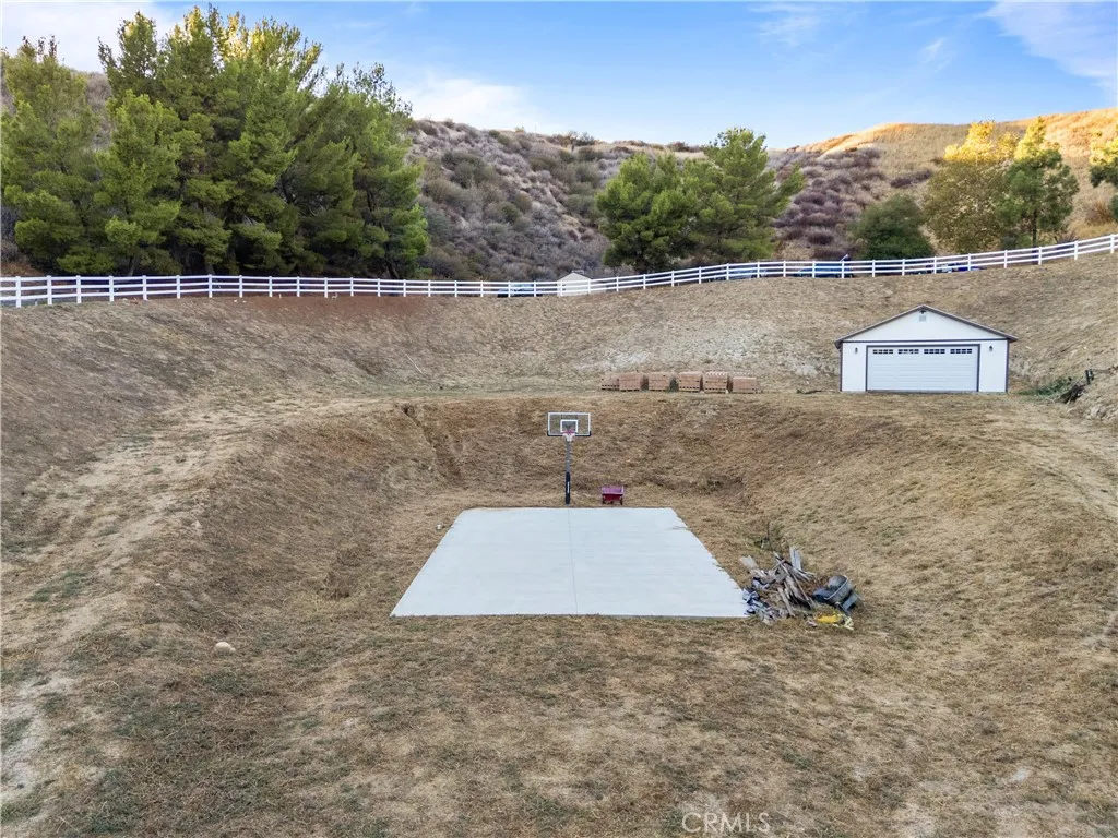 16337 Ravenglen Road, Canyon Country, California 91387 home-pic-46