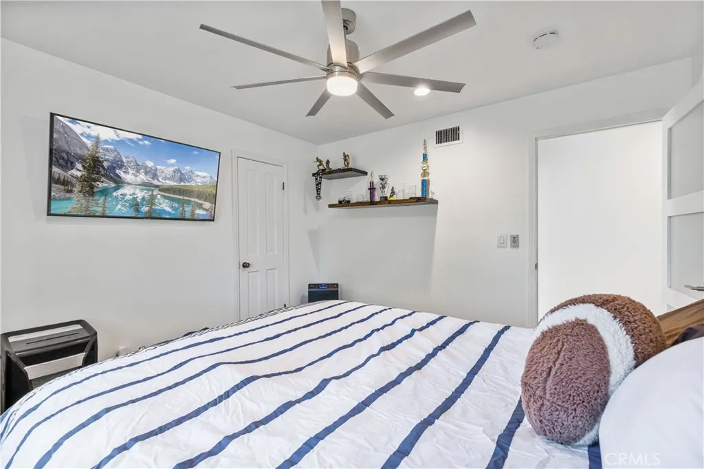 16337 Ravenglen Road, Canyon Country, California 91387 home-pic-19